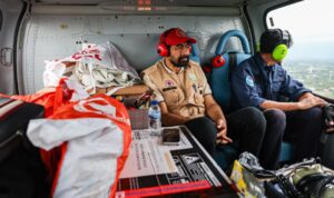 Sabtu sore (6-12-2025), saya terbang ke Aceh Utara membawa bantuan melalui udara dan mendarat di